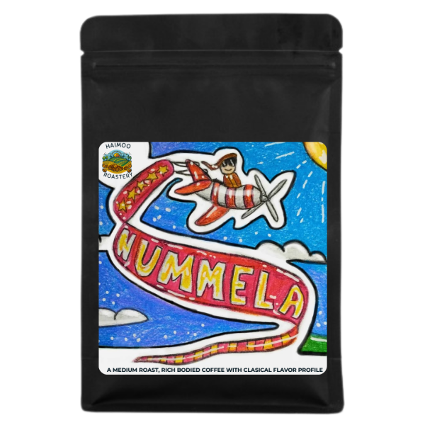 Nummela kahvi, Kolumbia Huila ja Etiopia Yirgacheffe sekoitus paikallisen taiteilijan etiketillä